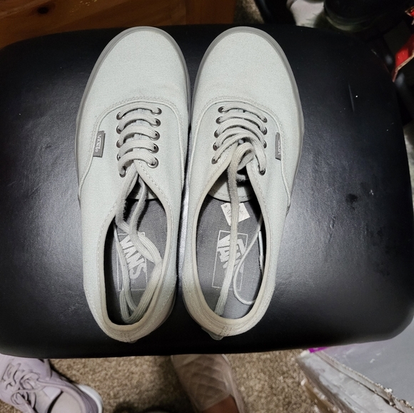 GRAY vans - Picture 5 of 5